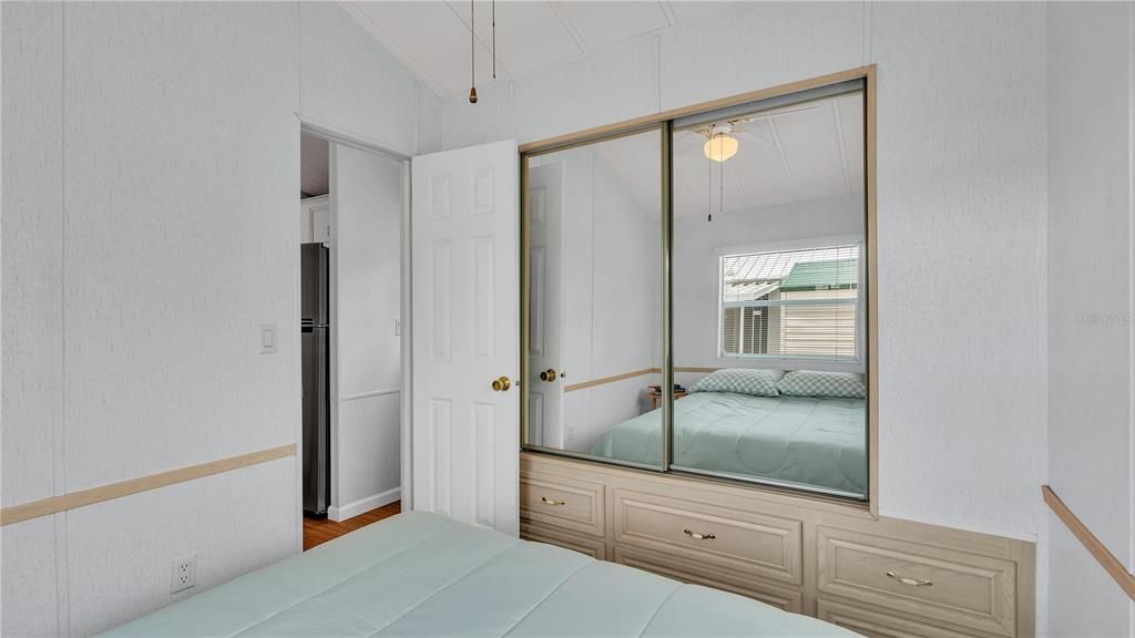 Active With Contract: $135,000 (1 beds, 1 baths, 396 Square Feet)