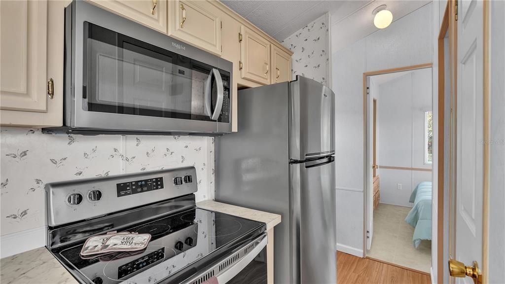 Active With Contract: $135,000 (1 beds, 1 baths, 396 Square Feet)