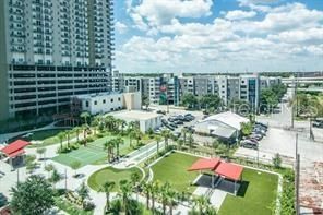 Active With Contract: $1,950 (1 beds, 1 baths, 615 Square Feet)