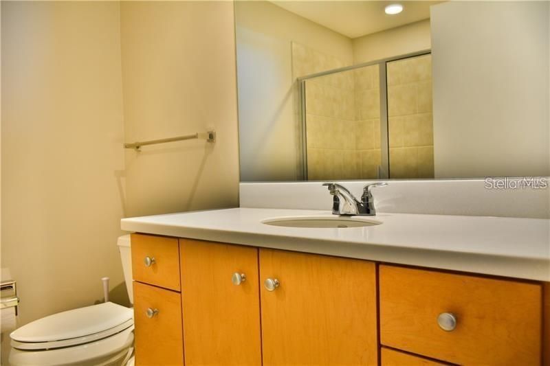 Active With Contract: $1,950 (1 beds, 1 baths, 615 Square Feet)