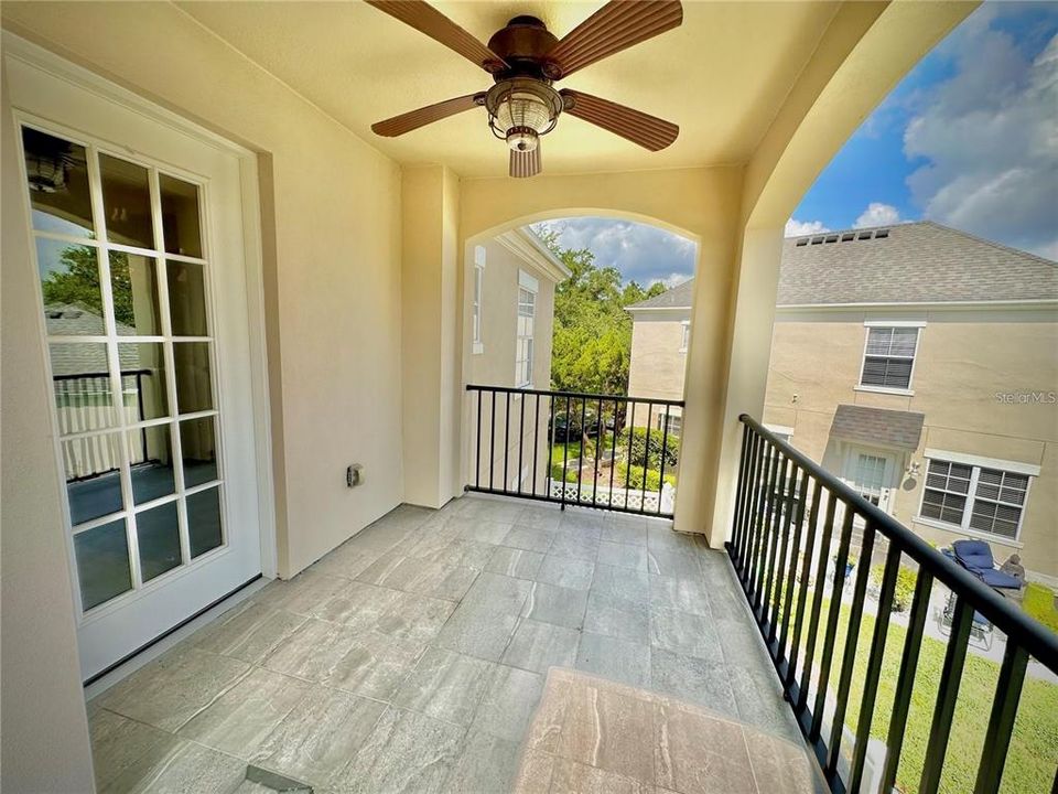 garage apt balcony!