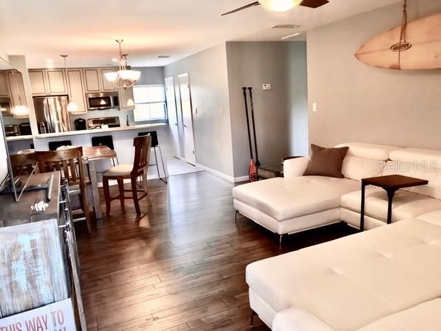 For Rent: $2,795 (2 beds, 2 baths, 1005 Square Feet)