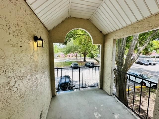 Active With Contract: $199,000 (2 beds, 2 baths, 956 Square Feet)