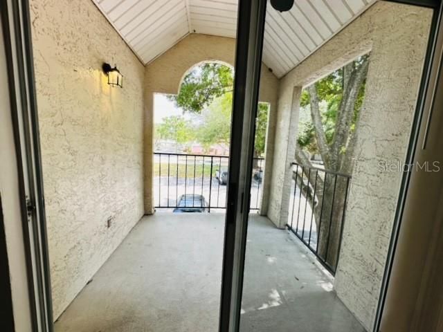 Active With Contract: $199,000 (2 beds, 2 baths, 956 Square Feet)