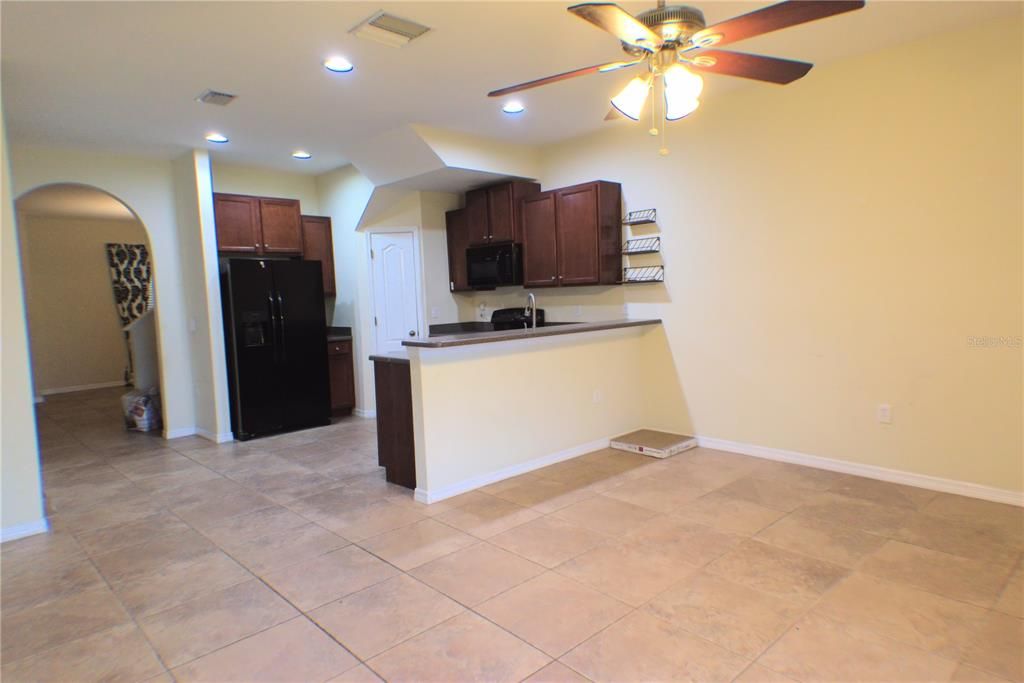 For Rent: $2,100 (3 beds, 2 baths, 1649 Square Feet)