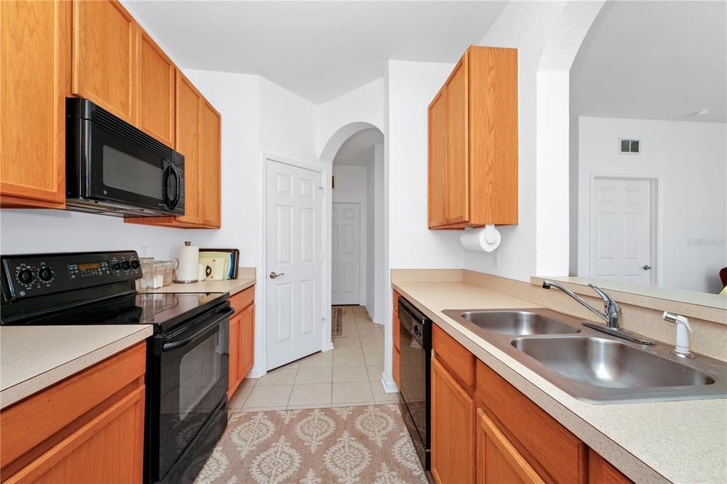 For Sale: $239,900 (2 beds, 2 baths, 1112 Square Feet)