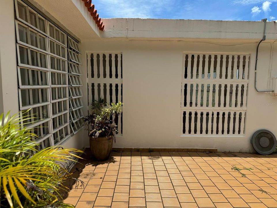 Activo con contrato: $245,000 (3 camas, 2 baños, 2600 Pies cuadrados)