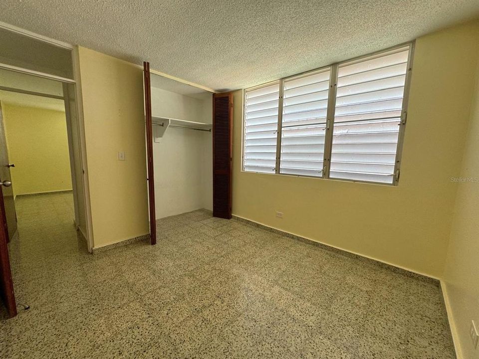 Activo con contrato: $245,000 (3 camas, 2 baños, 2600 Pies cuadrados)