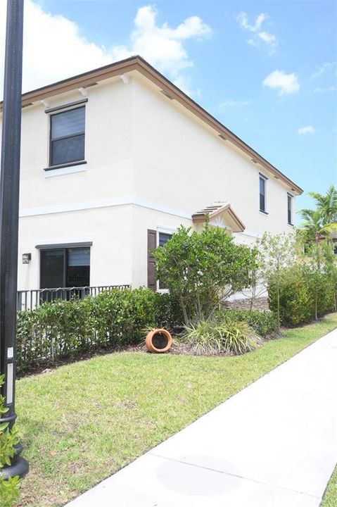 For Sale: $650,000 (3 beds, 2 baths, 1863 Square Feet)