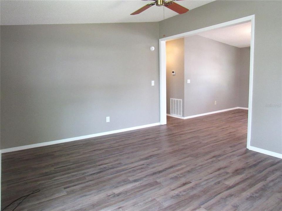 Active With Contract: $156,000 (2 beds, 1 baths, 832 Square Feet)