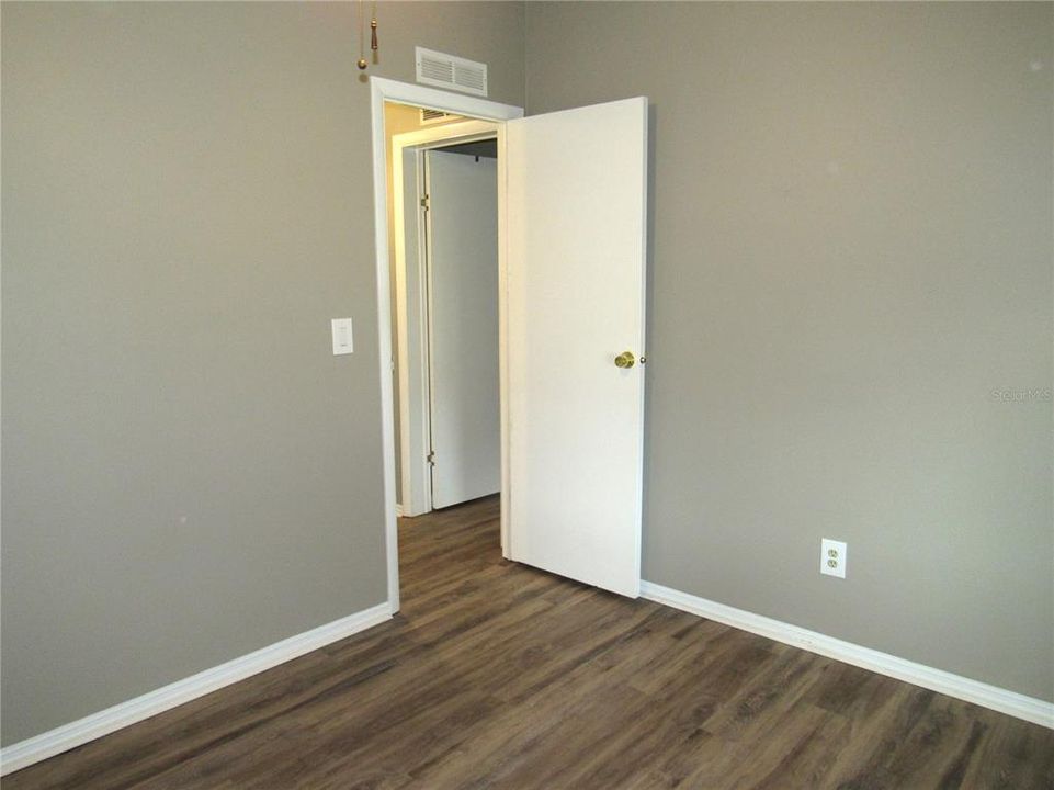 Active With Contract: $156,000 (2 beds, 1 baths, 832 Square Feet)