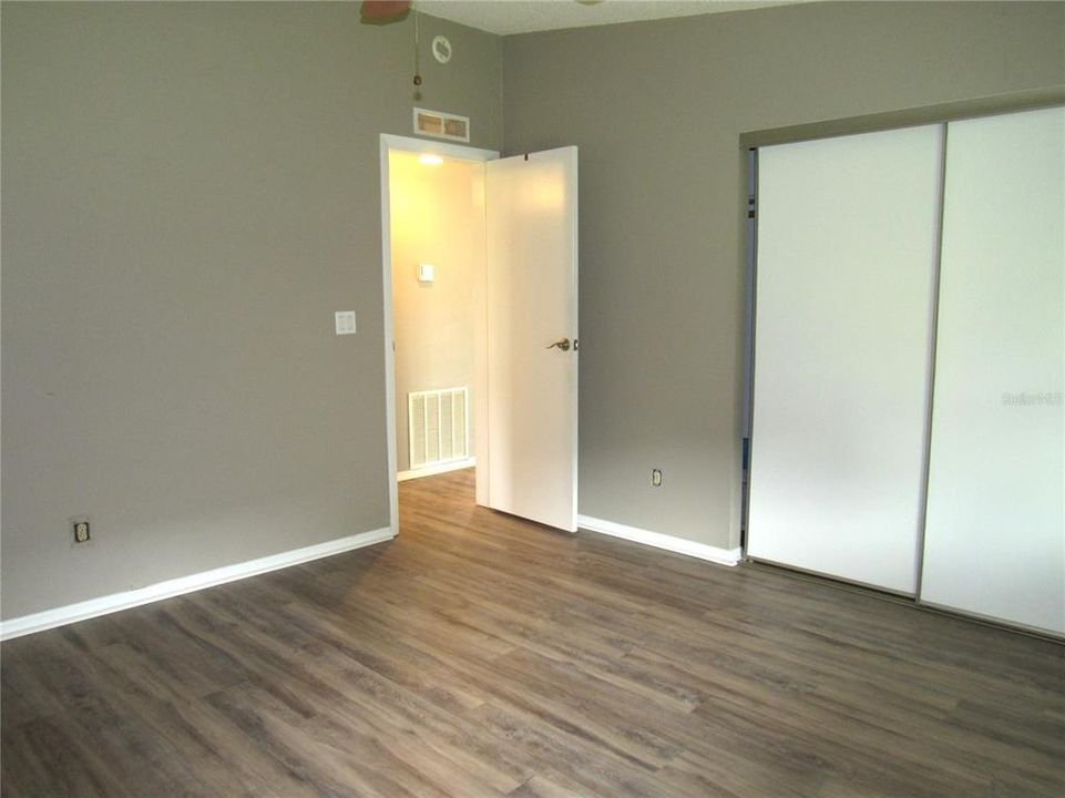 Active With Contract: $156,000 (2 beds, 1 baths, 832 Square Feet)