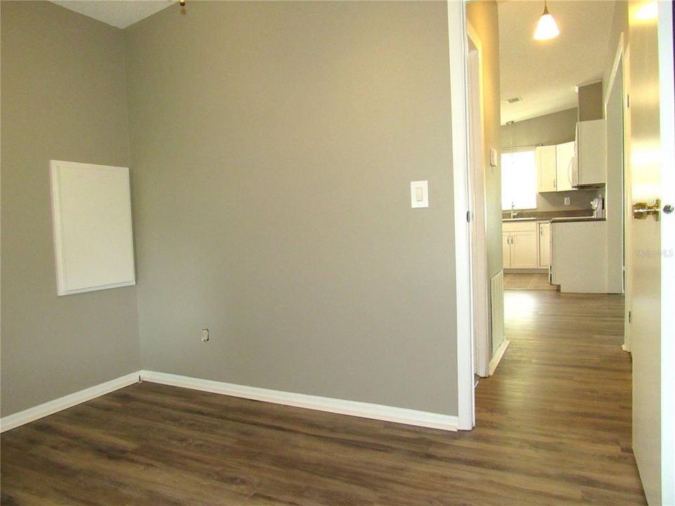 Active With Contract: $156,000 (2 beds, 1 baths, 832 Square Feet)