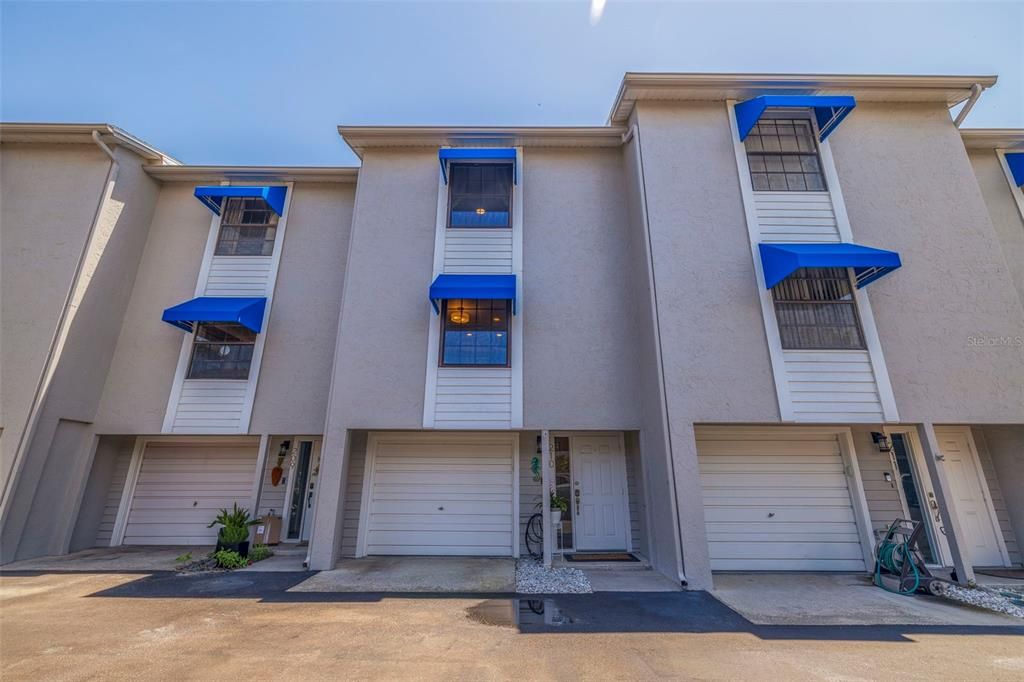 Recently Sold: $689,000 (2 beds, 2 baths, 1475 Square Feet)