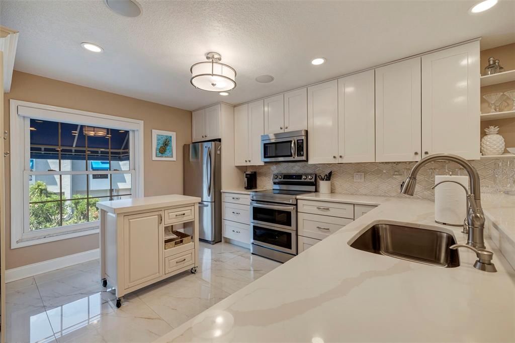 Recently Sold: $689,000 (2 beds, 2 baths, 1475 Square Feet)