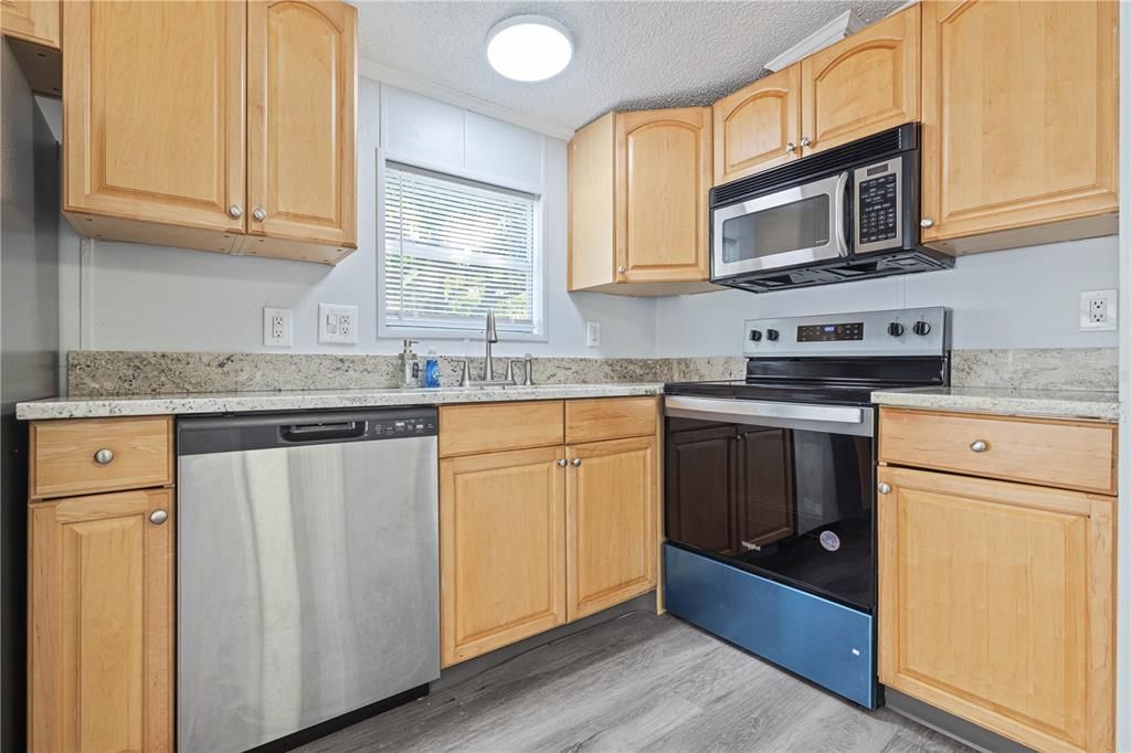 Active With Contract: $249,900 (2 beds, 2 baths, 1128 Square Feet)