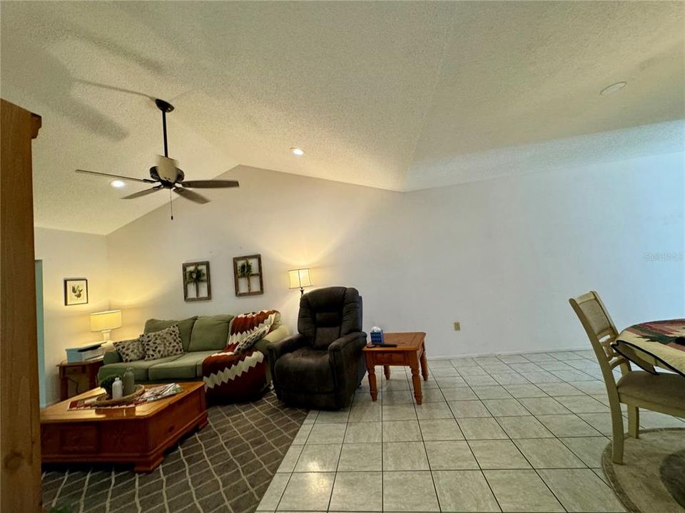 For Sale: $189,000 (2 beds, 2 baths, 1109 Square Feet)