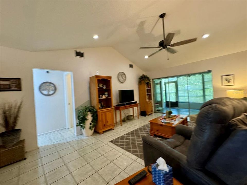 For Sale: $189,000 (2 beds, 2 baths, 1109 Square Feet)