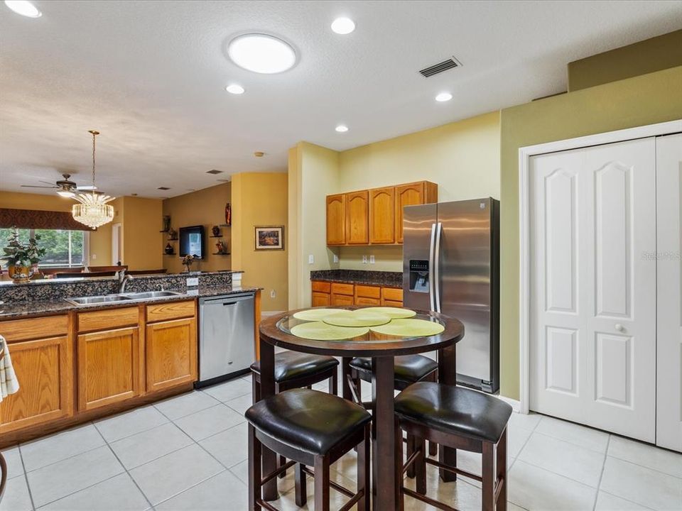 Kitchen & laundry closet