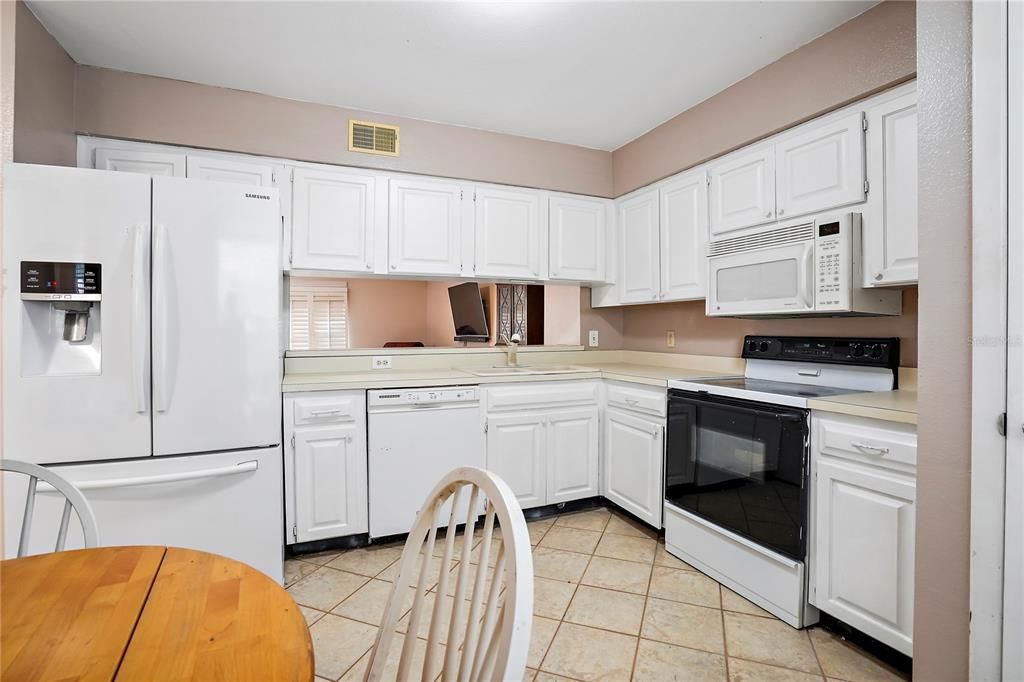 For Sale: $249,000 (2 beds, 2 baths, 1216 Square Feet)