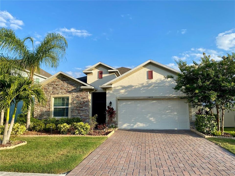 For Sale: $499,900 (4 beds, 2 baths, 2121 Square Feet)