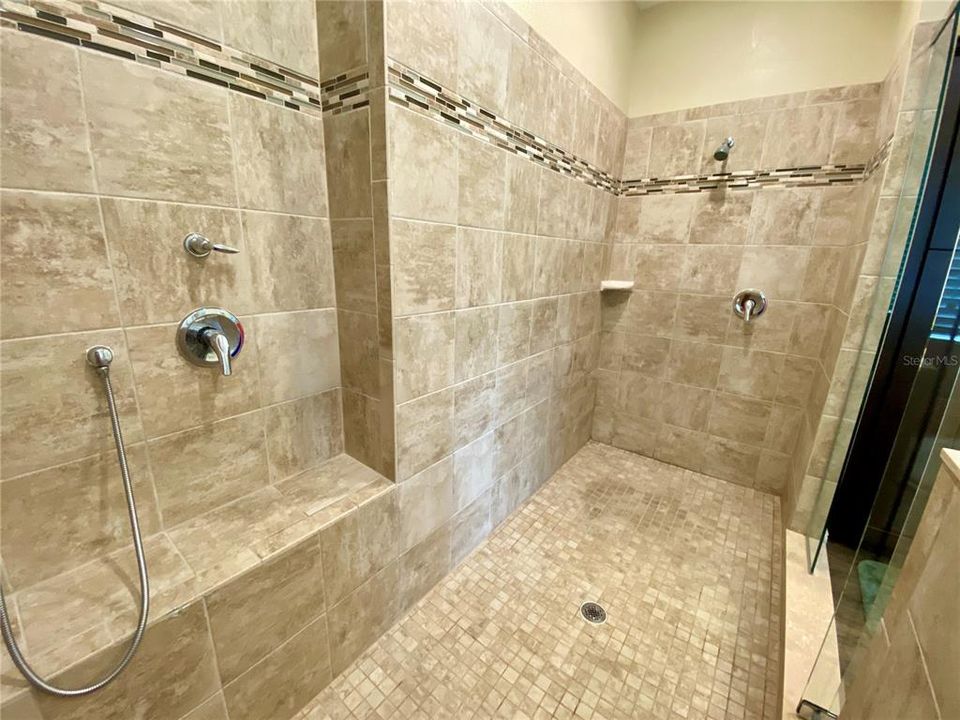 待售: $499,900 (4 贝兹, 2 浴室, 2121 平方英尺)