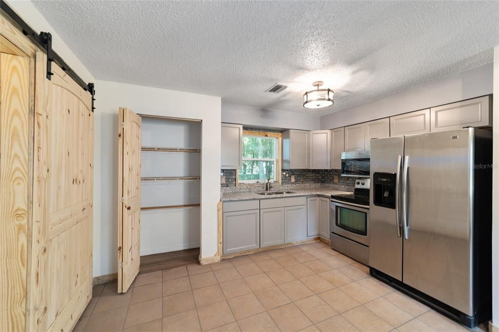 For Sale: $199,999 (3 beds, 2 baths, 1012 Square Feet)