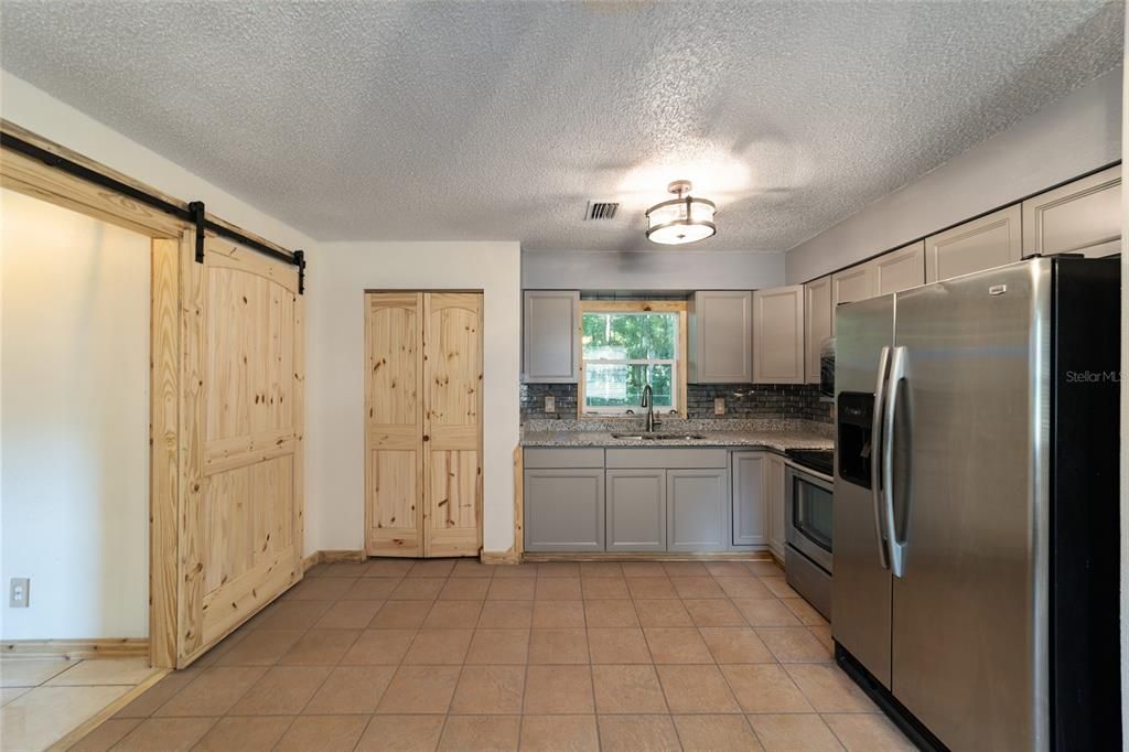 For Sale: $199,999 (3 beds, 2 baths, 1012 Square Feet)