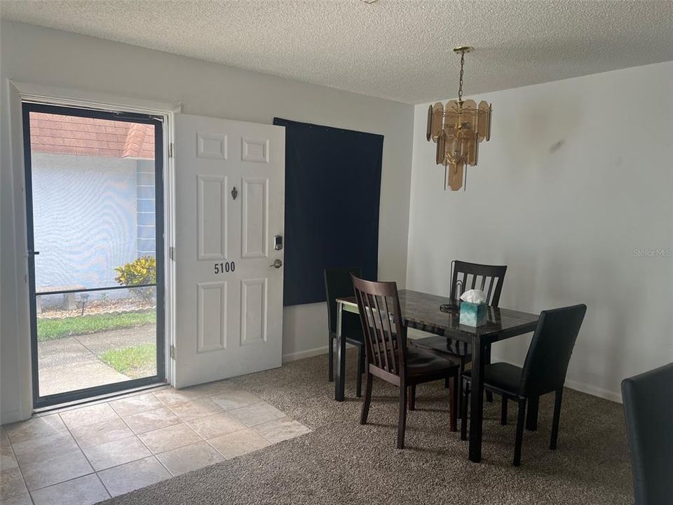 Active With Contract: $1,495 (2 beds, 2 baths, 975 Square Feet)