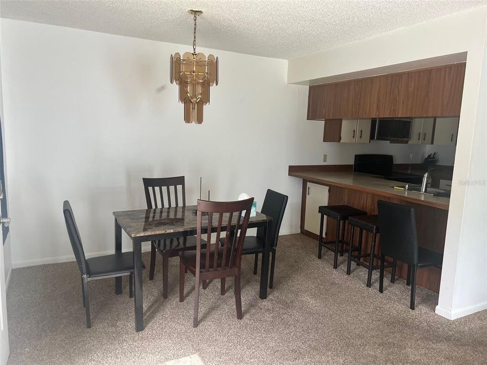 Active With Contract: $1,495 (2 beds, 2 baths, 975 Square Feet)