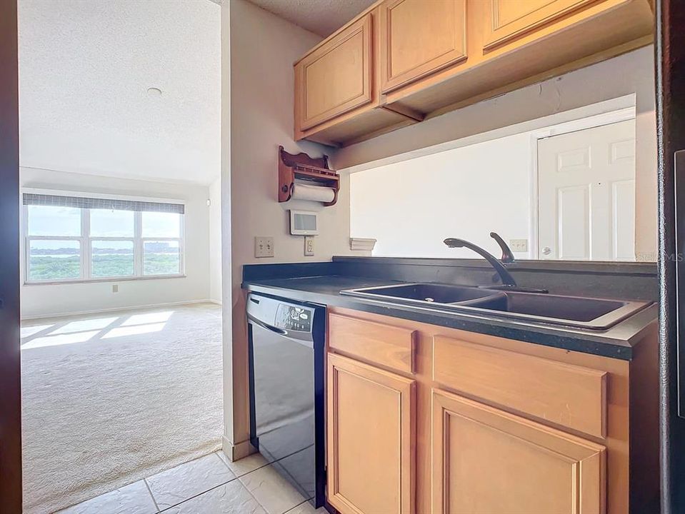 For Sale: $144,000 (1 beds, 1 baths, 630 Square Feet)
