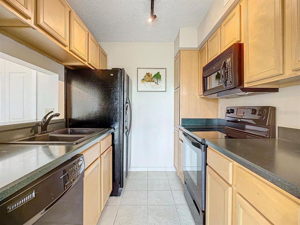 For Sale: $144,000 (1 beds, 1 baths, 630 Square Feet)