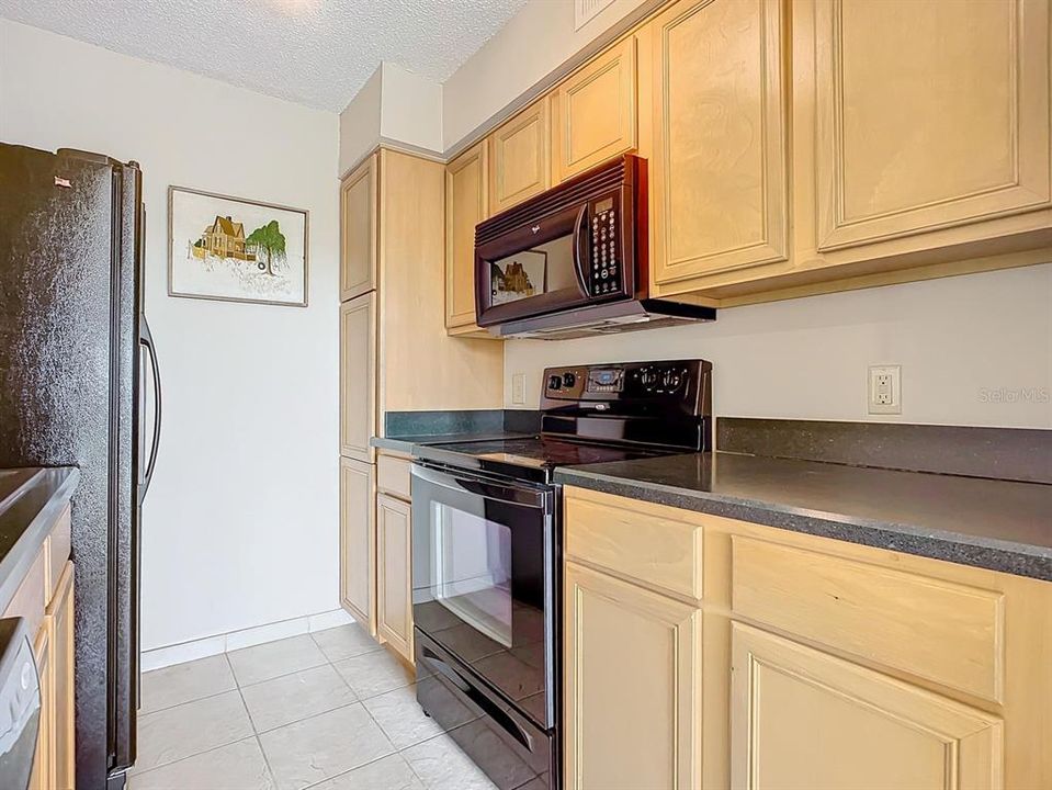 For Sale: $144,000 (1 beds, 1 baths, 630 Square Feet)