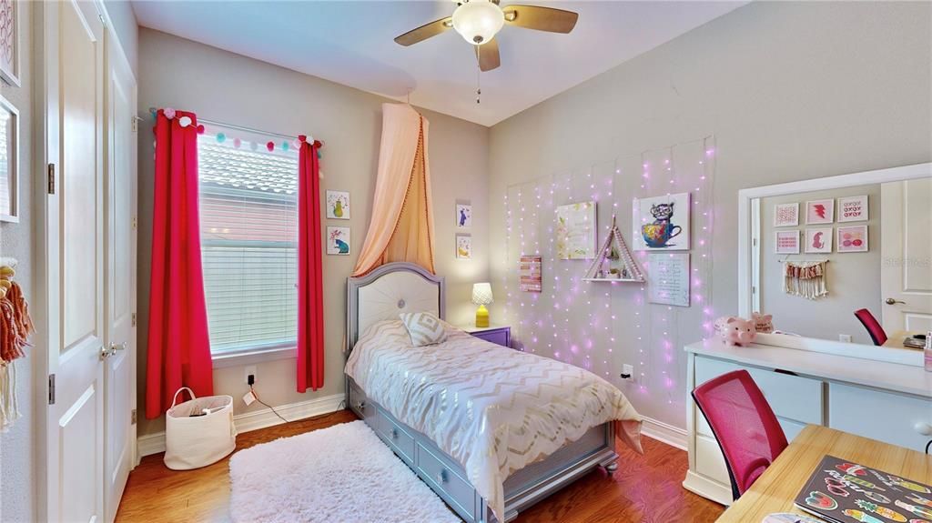 Bright and cheerful secondary bedroom