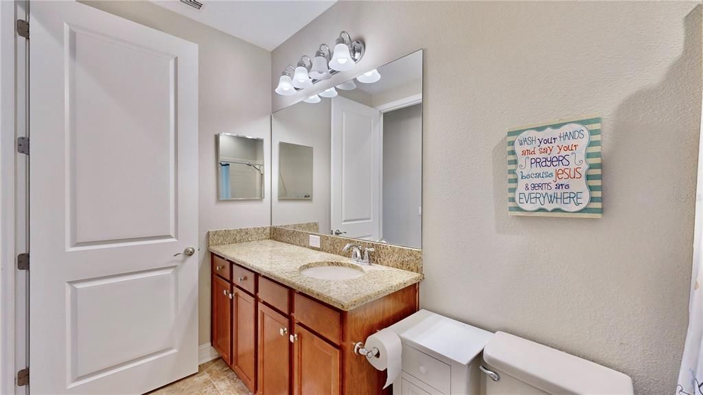 En-suite bathroom within the last bedroom