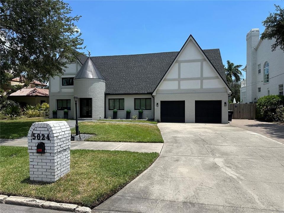 Recently Sold: $3,000,000 (5 beds, 5 baths, 3634 Square Feet)