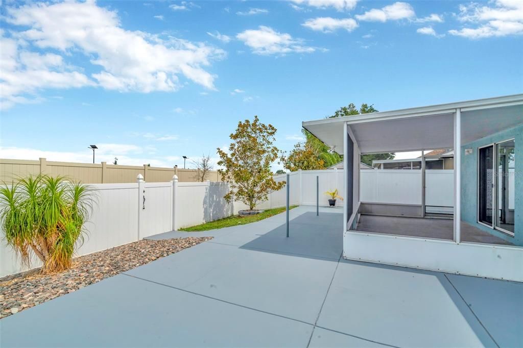 Active With Contract: $349,900 (3 beds, 2 baths, 1158 Square Feet)