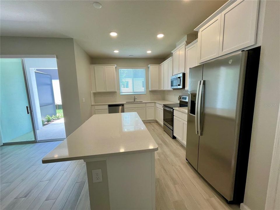 Active With Contract: $2,550 (3 beds, 2 baths, 1669 Square Feet)