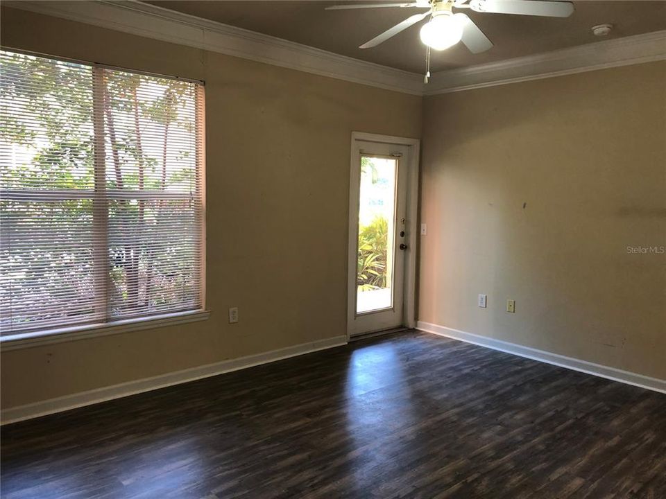 For Rent: $1,800 (1 beds, 1 baths, 765 Square Feet)