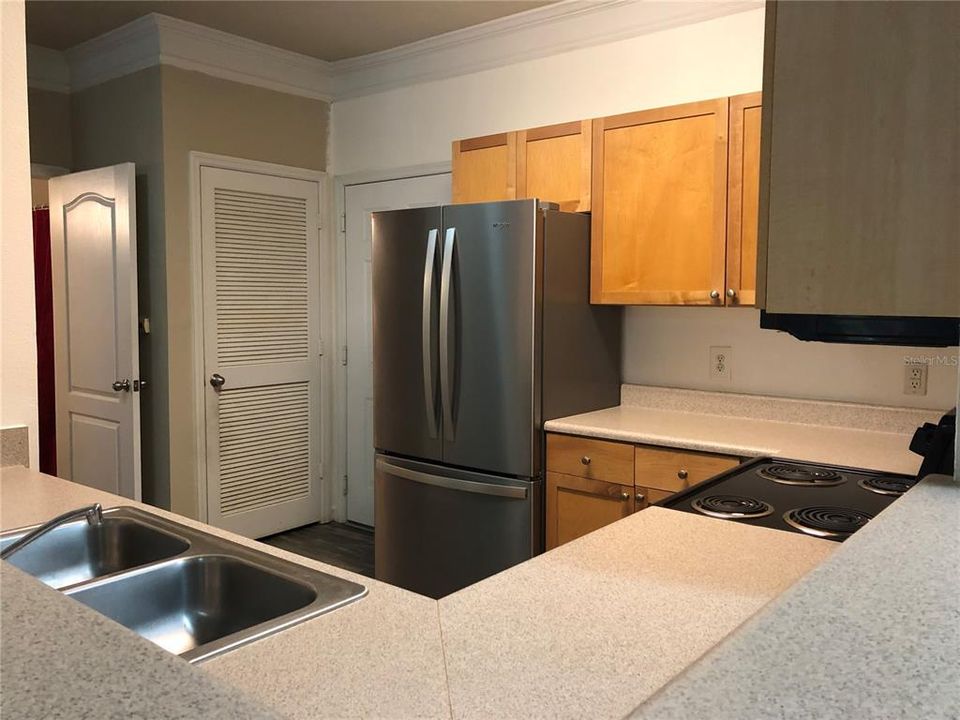 For Rent: $1,800 (1 beds, 1 baths, 765 Square Feet)