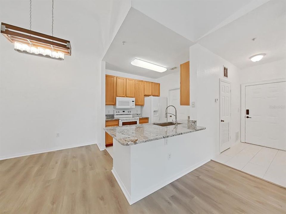 Active With Contract: $240,000 (2 beds, 2 baths, 1045 Square Feet)