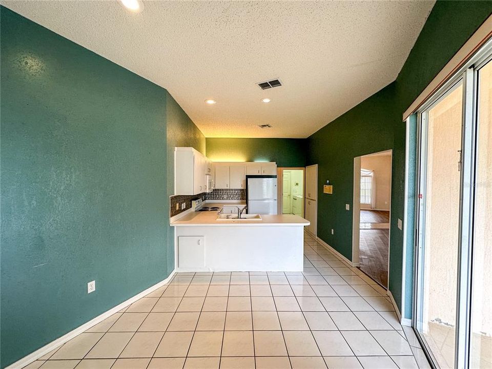 For Sale: $325,000 (3 beds, 2 baths, 2040 Square Feet)