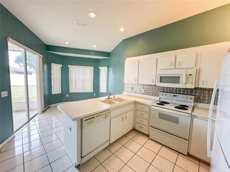 For Sale: $325,000 (3 beds, 2 baths, 2040 Square Feet)