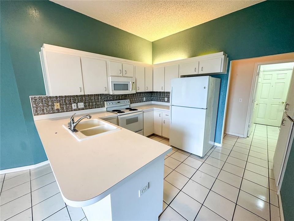 For Sale: $325,000 (3 beds, 2 baths, 2040 Square Feet)