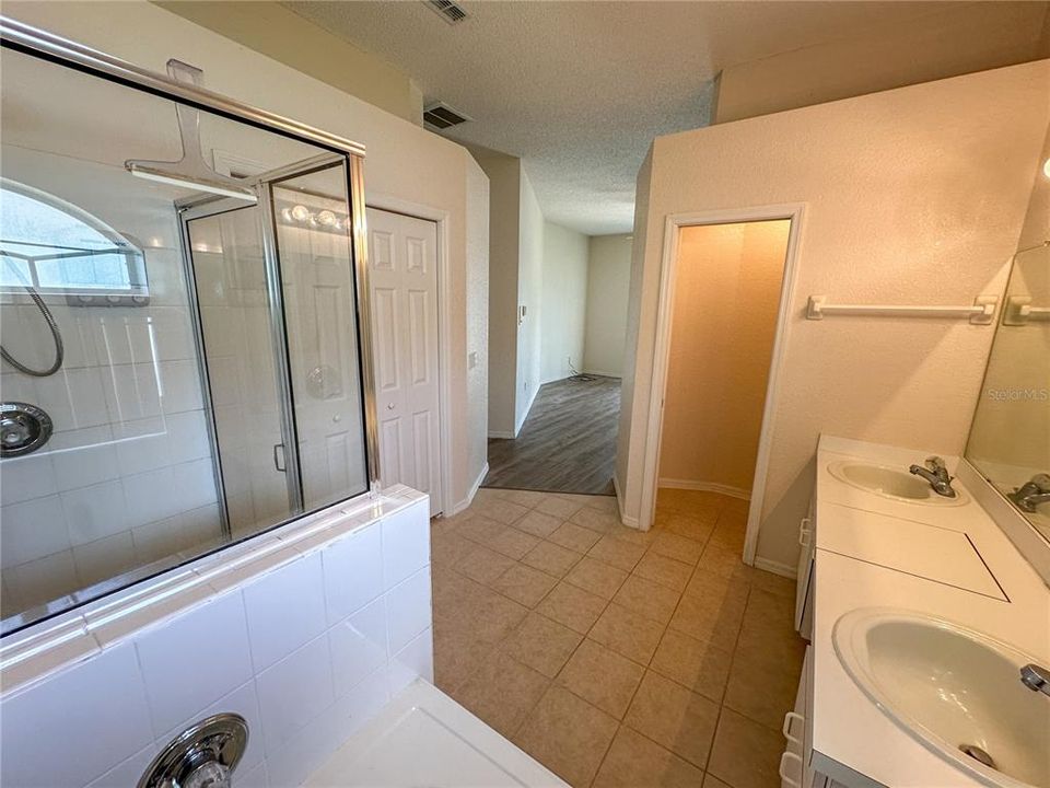 For Sale: $325,000 (3 beds, 2 baths, 2040 Square Feet)