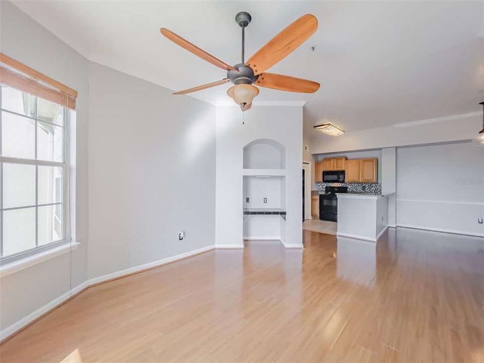 For Sale: $321,900 (2 beds, 2 baths, 1104 Square Feet)