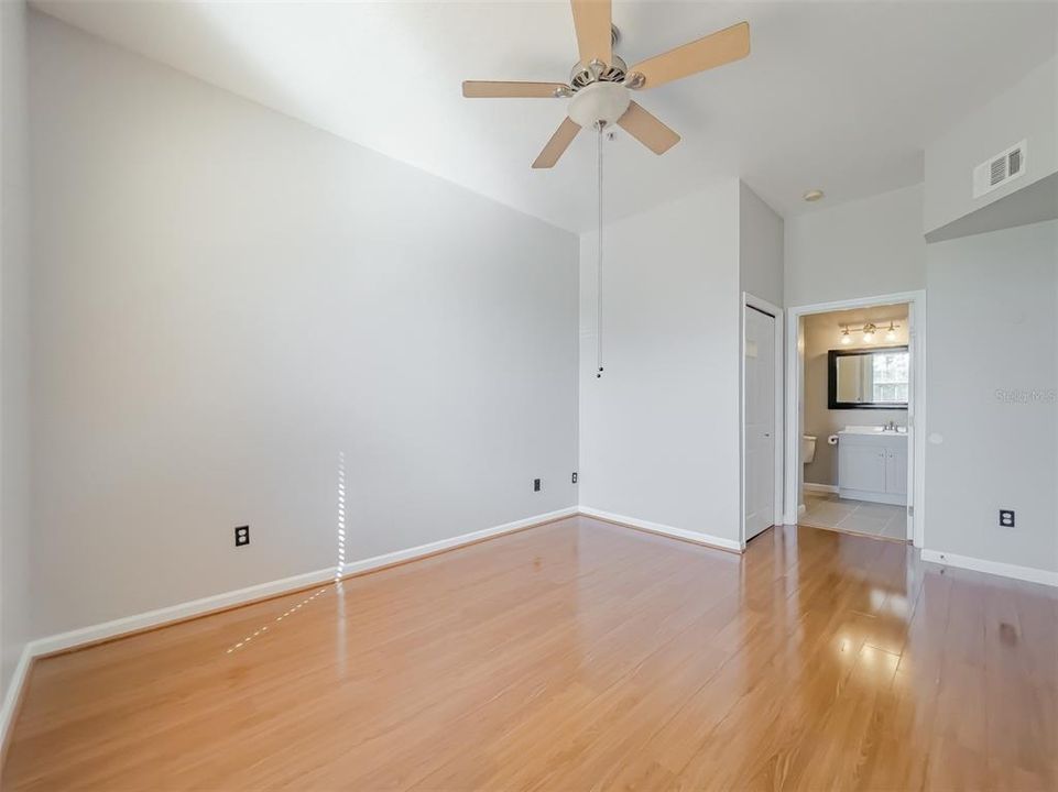 For Sale: $321,900 (2 beds, 2 baths, 1104 Square Feet)