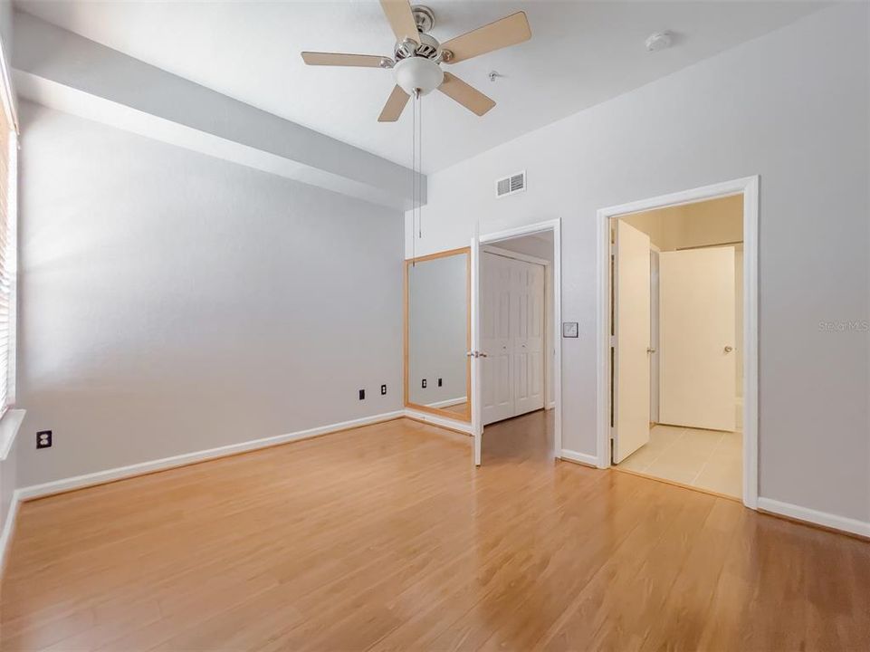 For Sale: $321,900 (2 beds, 2 baths, 1104 Square Feet)