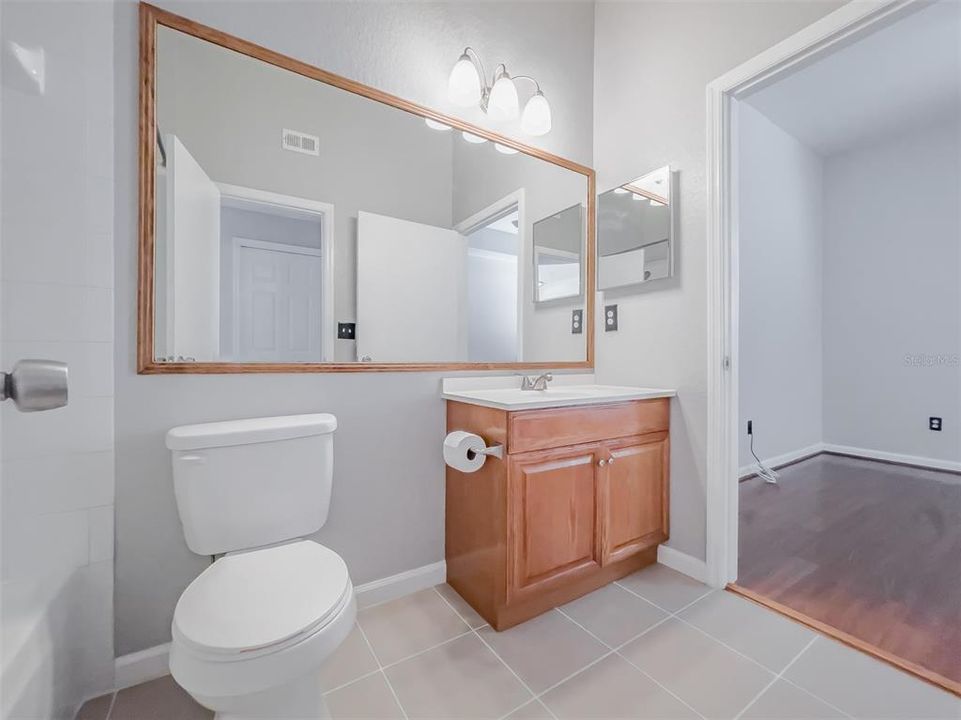 For Sale: $321,900 (2 beds, 2 baths, 1104 Square Feet)