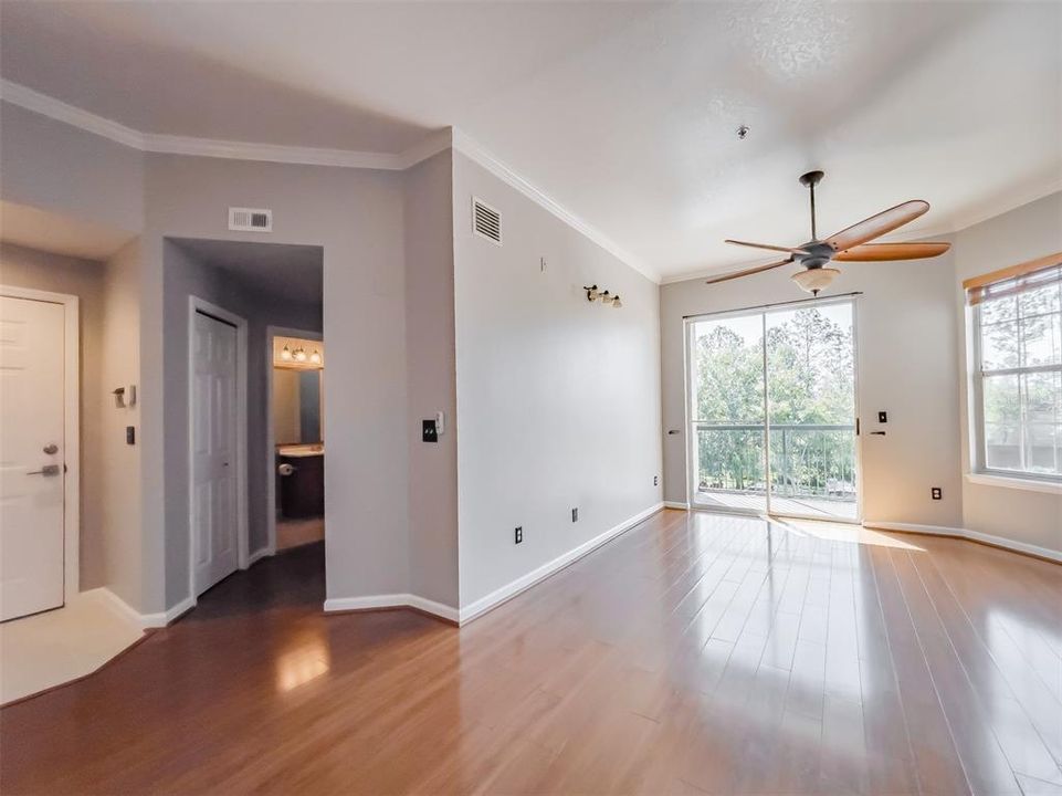 For Sale: $321,900 (2 beds, 2 baths, 1104 Square Feet)